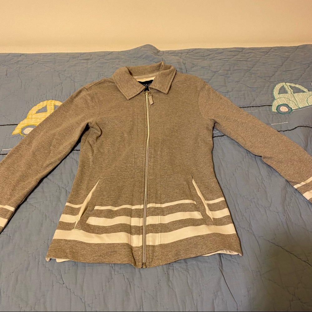 Mondi gray zip up top